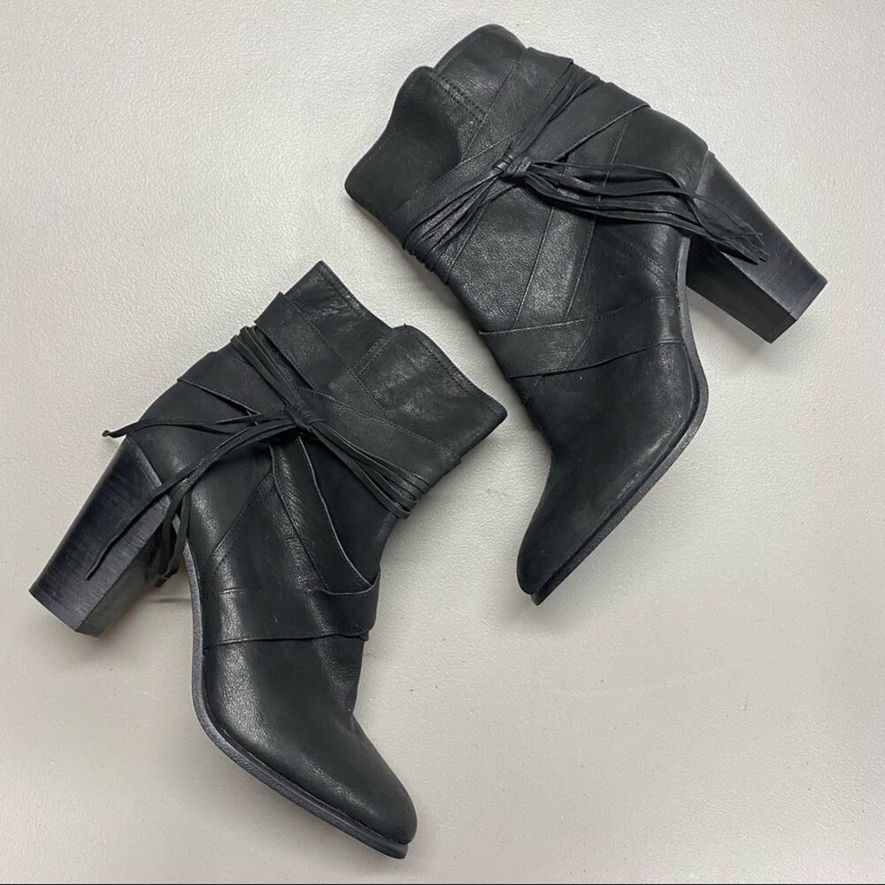 Vince Camuto Ferrah Black Leather Boots Block Heel Tassel Size Zip Size 10 / 40